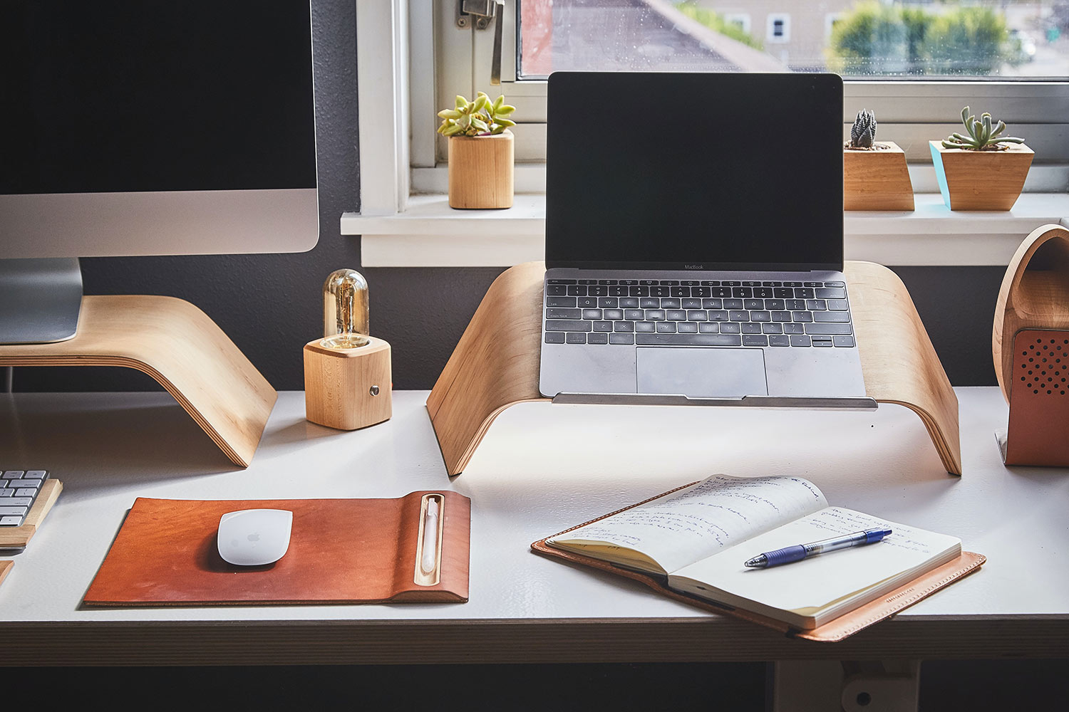 17 Benefits for Employees Working From Home (Plus Tips)